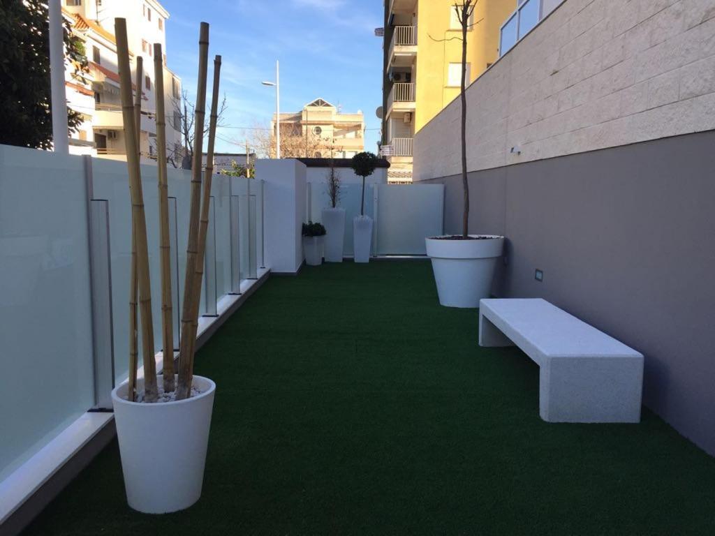 Edificio Attikos - Solo Familias Gandía Exterior foto